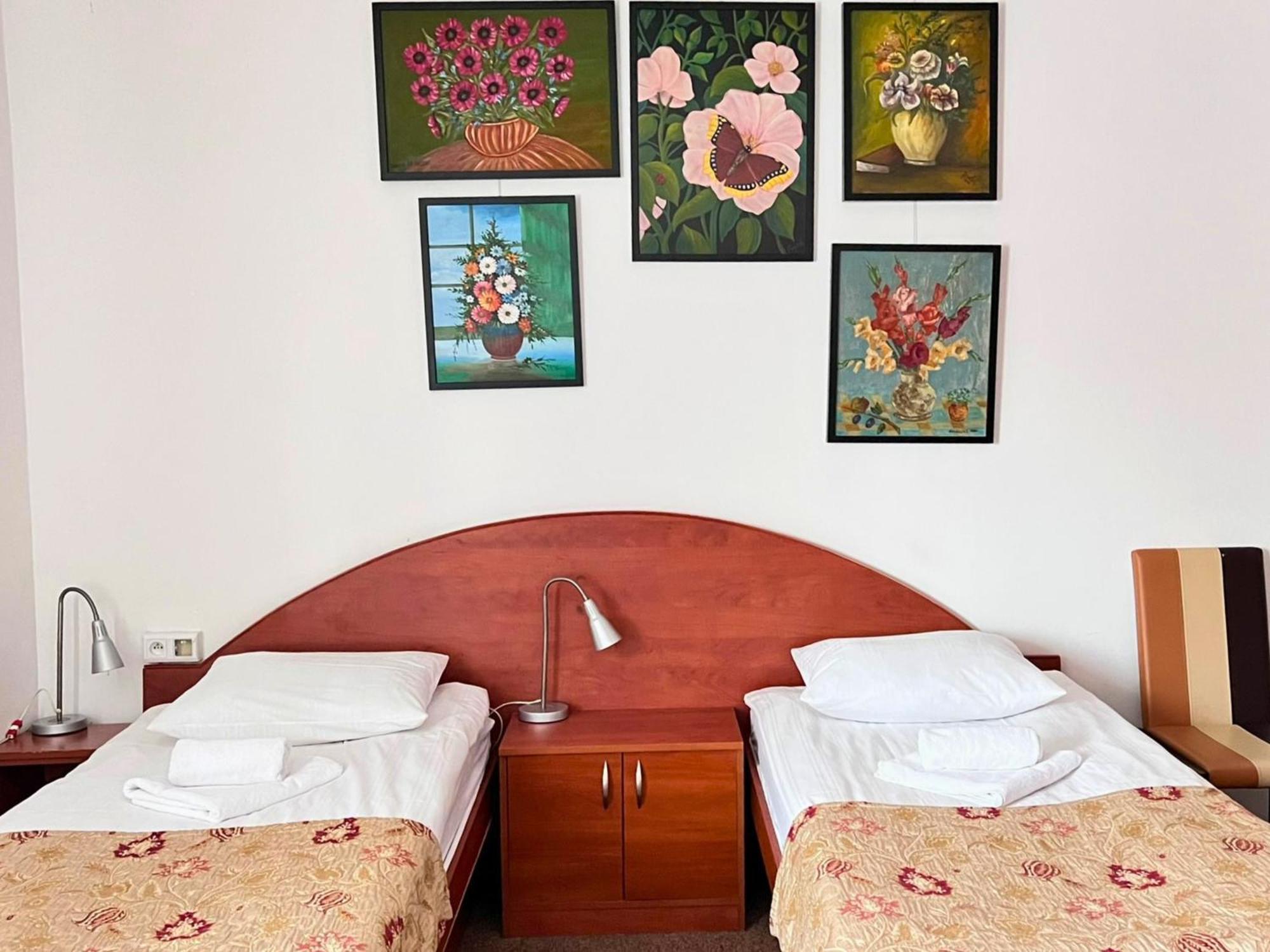 Hotel Sjesta มิโกวูฟ ภายนอก รูปภาพ